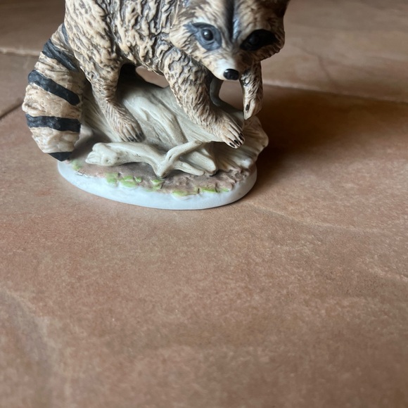 Vintage raccoon by Homco, statue 1423 ceramic figurine. - Picture 6 of 7